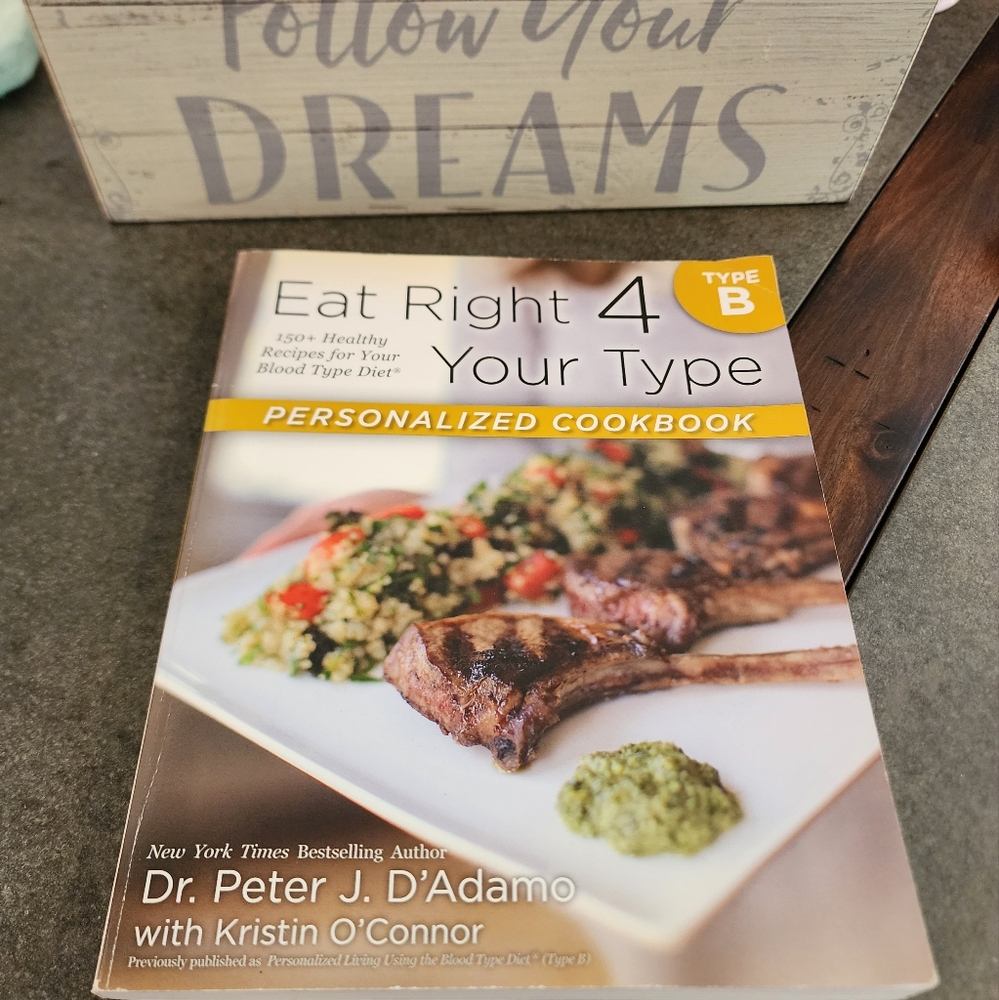 👩🏻‍🍳 Eat Right 4 Your Type paperback cookbook📚